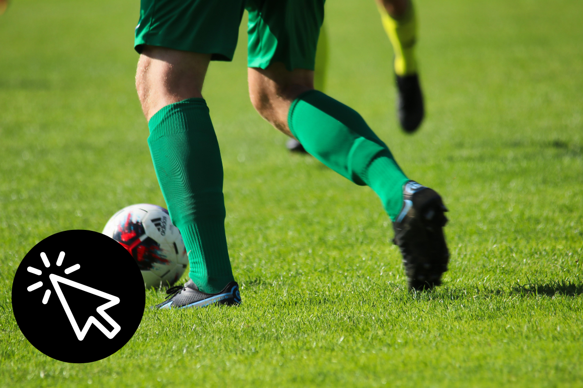 Fußball mit Fußballspieler