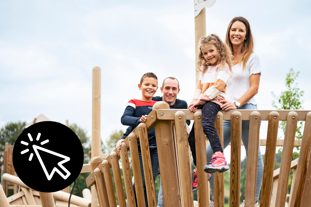 Familie auf dem Spielplatz